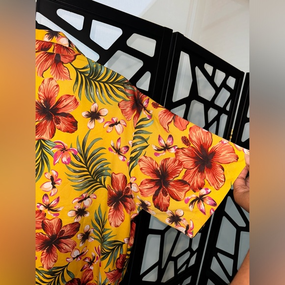 Pacific and Co. Hawaiian Floral Button Up Shirt - Picture 8 of 11